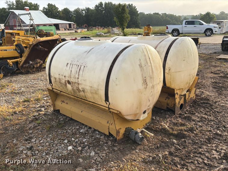 image for item DZ4796 (2) Vermeer 300 gallon tanks