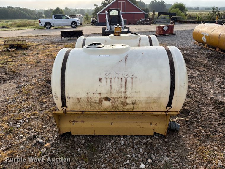 image for item DZ4796 (2) Vermeer 300 gallon tanks