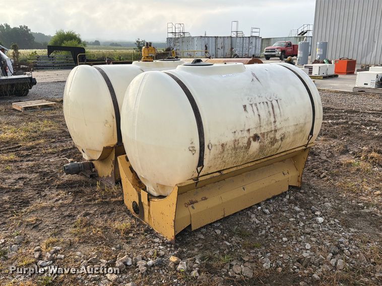 image for item DZ4796 (2) Vermeer 300 gallon tanks