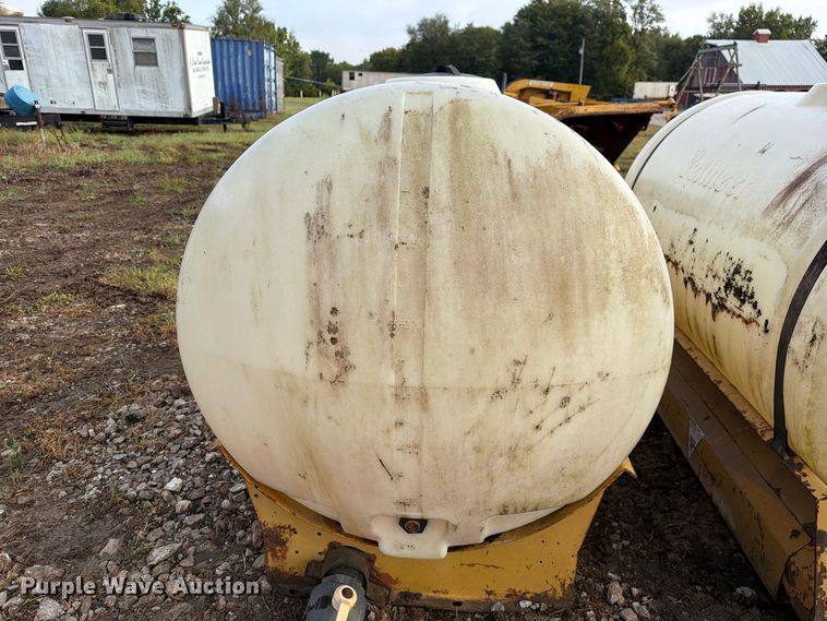 image for item DZ4796 (2) Vermeer 300 gallon tanks
