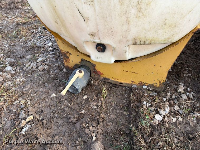 image for item DZ4796 (2) Vermeer 300 gallon tanks