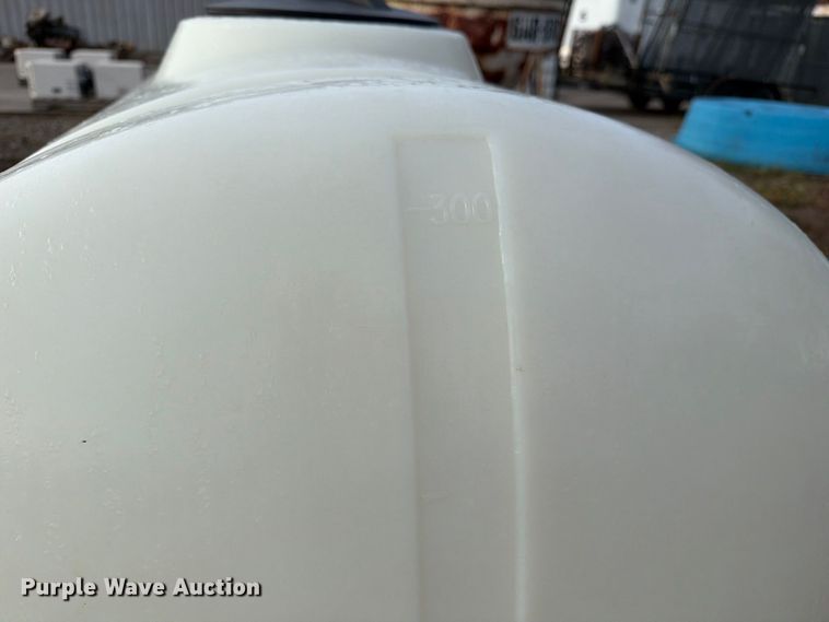 image for item DZ4796 (2) Vermeer 300 gallon tanks