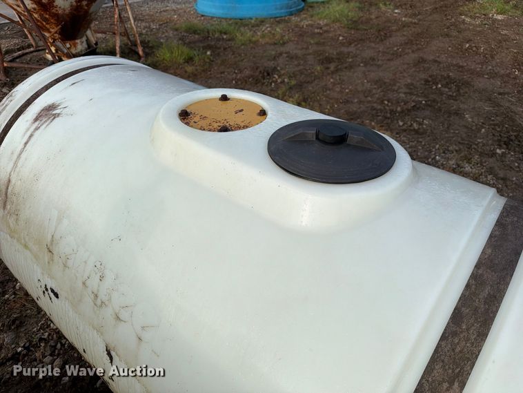 image for item DZ4796 (2) Vermeer 300 gallon tanks