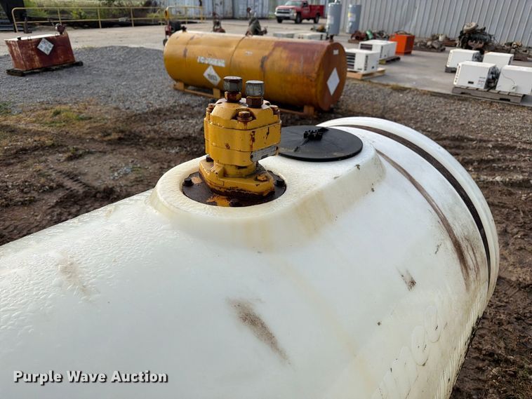 image for item DZ4796 (2) Vermeer 300 gallon tanks