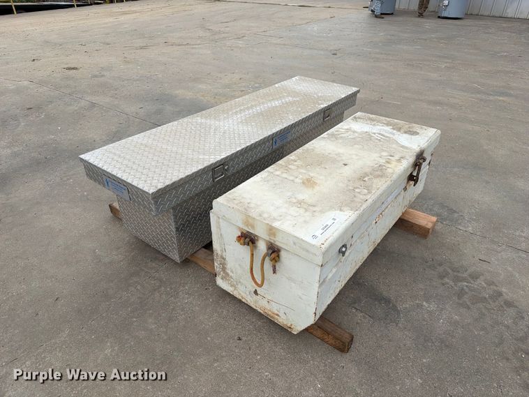image for item DZ4806 (2) toolboxes