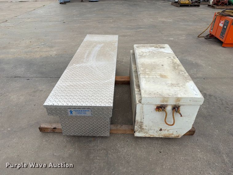 image for item DZ4806 (2) toolboxes