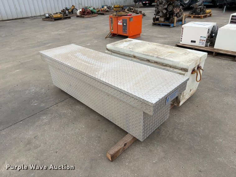 image for item DZ4806 (2) toolboxes