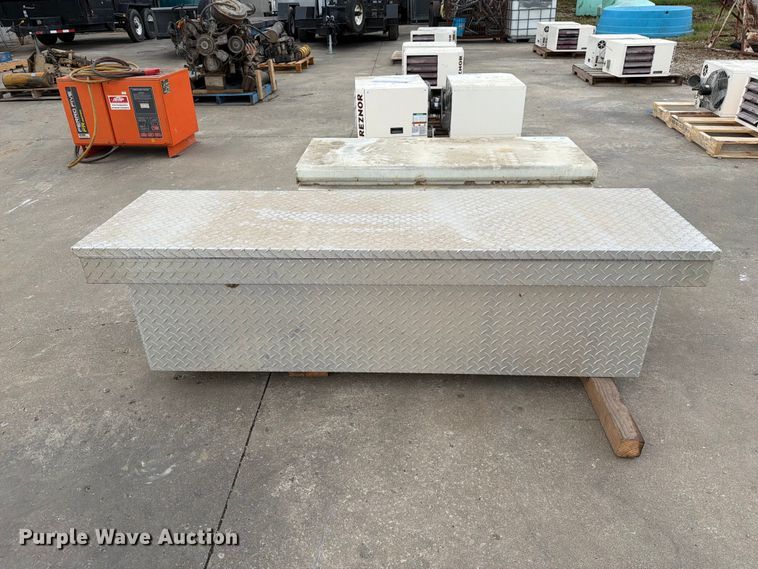 image for item DZ4806 (2) toolboxes
