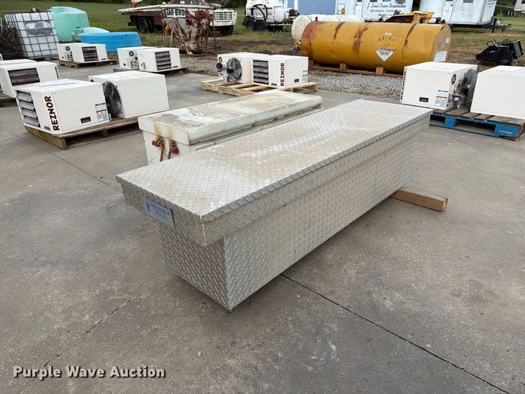 image for item DZ4806 (2) toolboxes