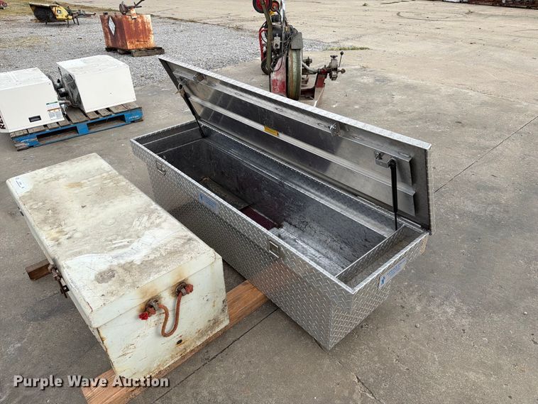 image for item DZ4806 (2) toolboxes