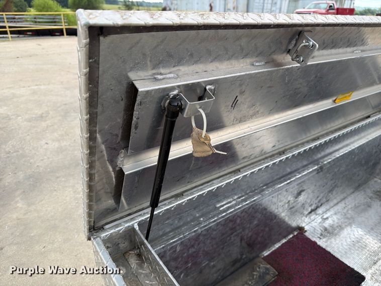 image for item DZ4806 (2) toolboxes
