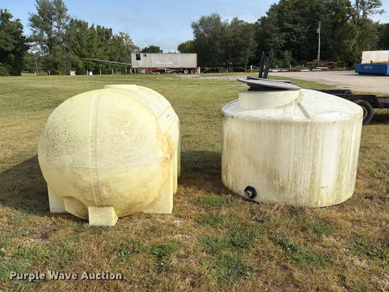 image for item DZ4811 (2) poly tanks