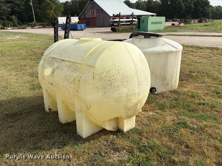 image for item DZ4811 (2) poly tanks