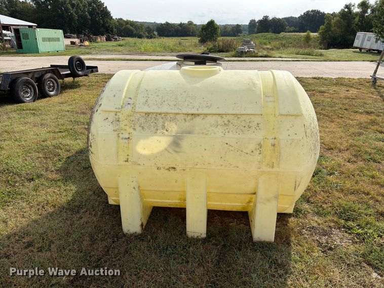 image for item DZ4811 (2) poly tanks