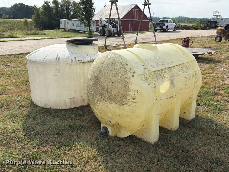 image for item DZ4811 (2) poly tanks