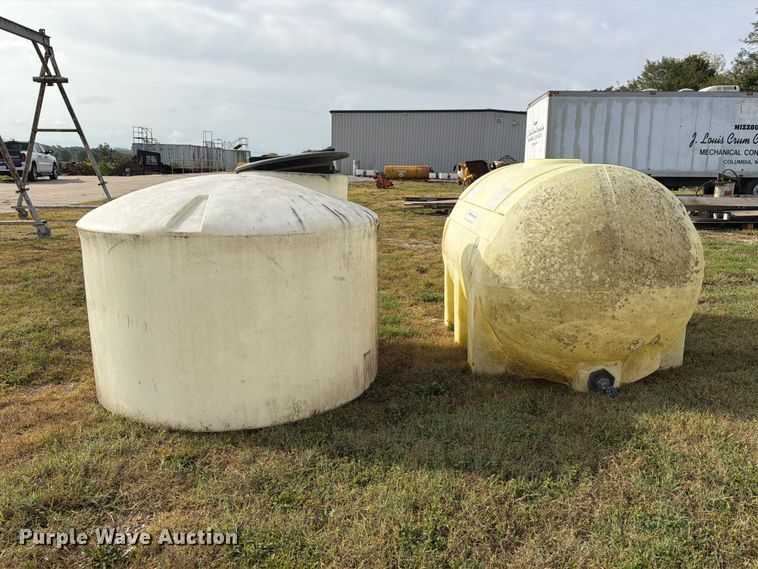 image for item DZ4811 (2) poly tanks