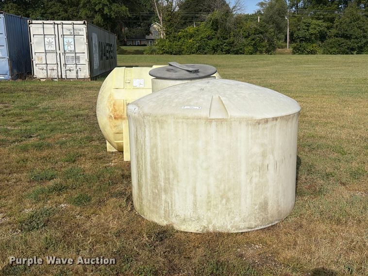 image for item DZ4811 (2) poly tanks