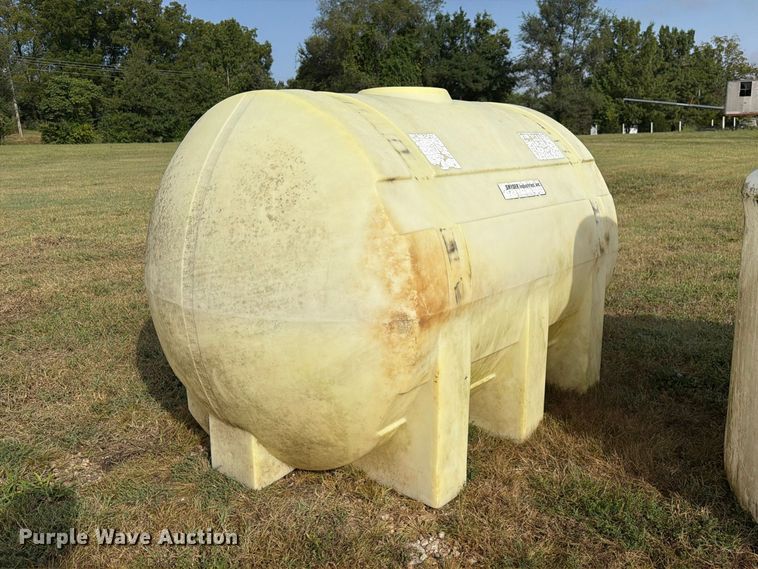 image for item DZ4811 (2) poly tanks