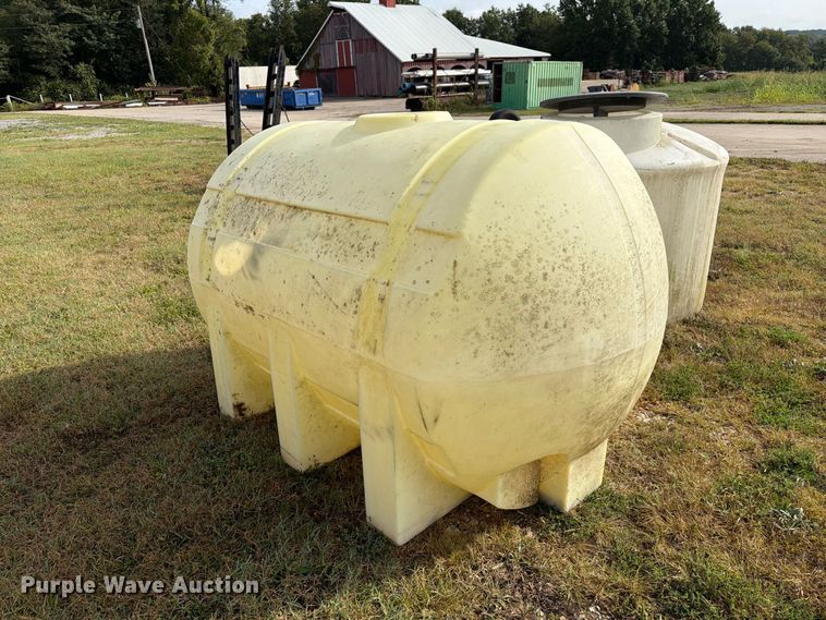 image for item DZ4811 (2) poly tanks