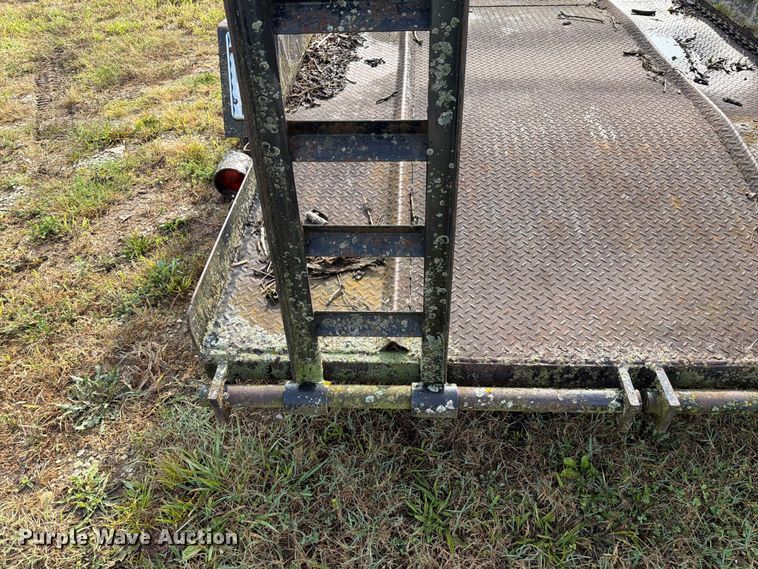 image for item DZ4812 1994 Doolittle equipment trailer