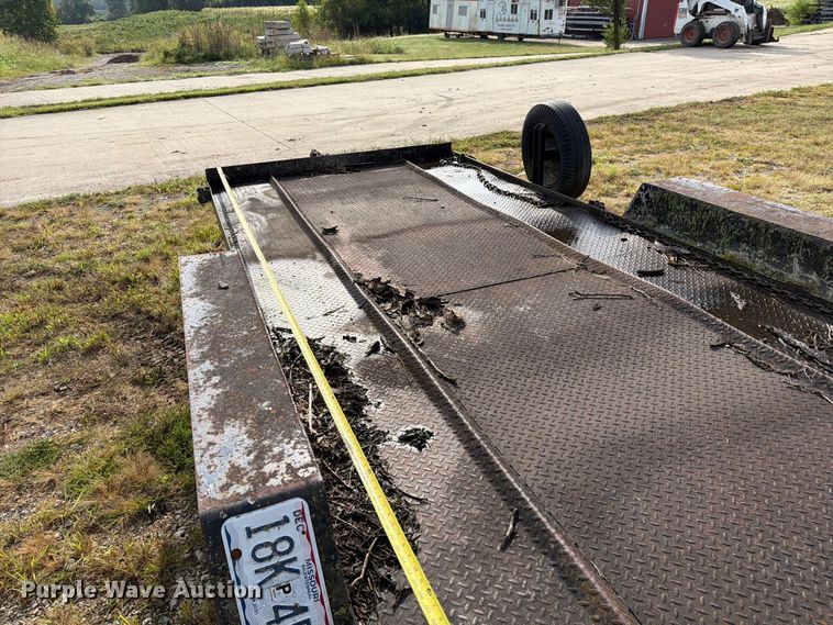 image for item DZ4812 1994 Doolittle equipment trailer