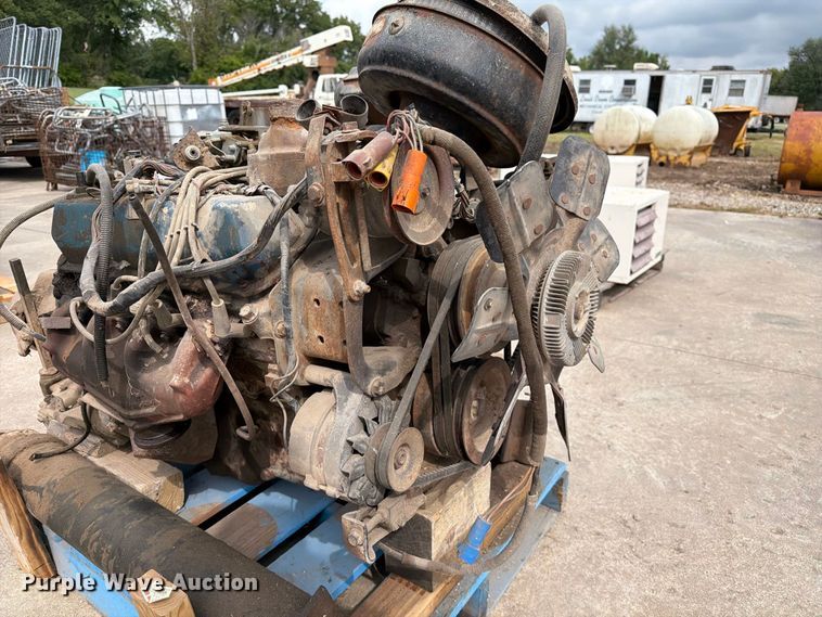 image for item DZ4817 Ford 429 engine