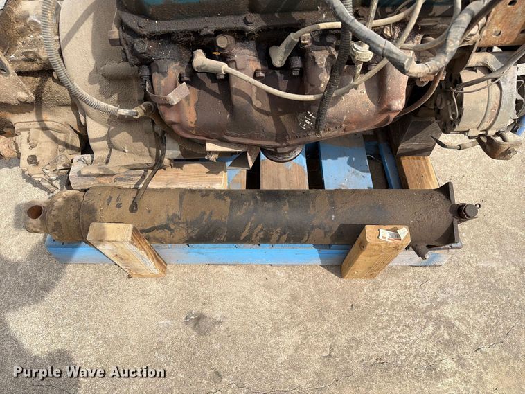 image for item DZ4817 Ford 429 engine