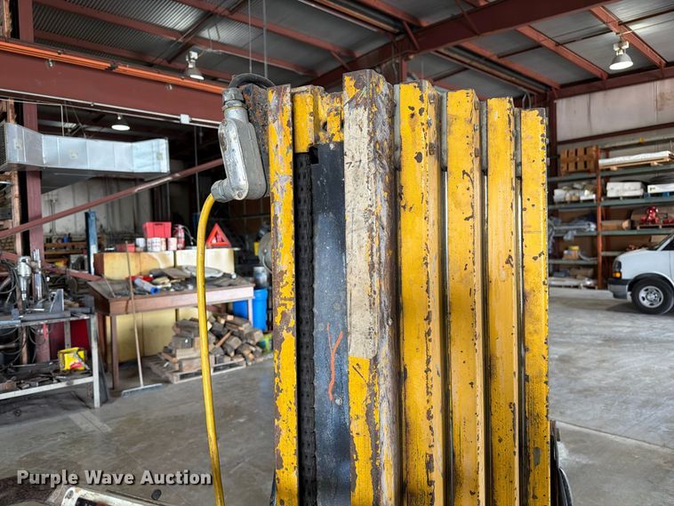 image for item DZ4827 L-Jax XLT-CAT 23 vertical lift