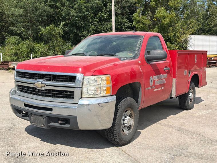2007 Chevrolet Silverado 2500HD utility bed pickup truck
