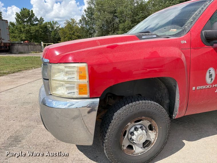 image for item DZ4828 2007 Chevrolet Silverado 2500HD utility bed pickup truck