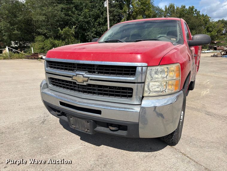 image for item DZ4828 2007 Chevrolet Silverado 2500HD utility bed pickup truck