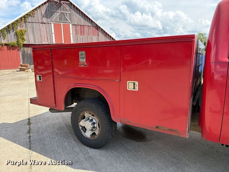 image for item DZ4828 2007 Chevrolet Silverado 2500HD utility bed pickup truck