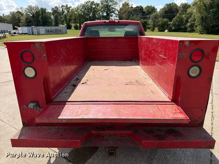 image for item DZ4828 2007 Chevrolet Silverado 2500HD utility bed pickup truck