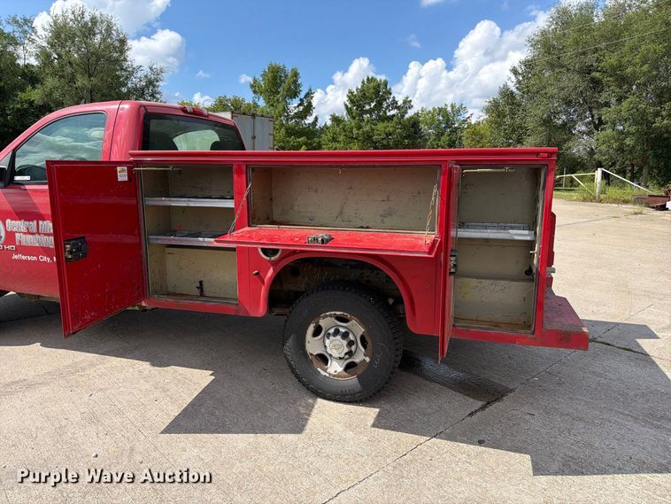 image for item DZ4828 2007 Chevrolet Silverado 2500HD utility bed pickup truck
