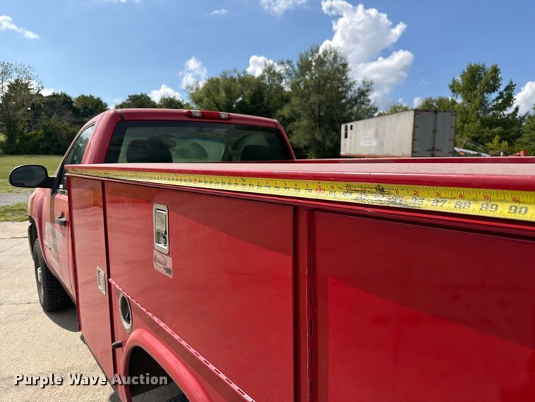 image for item DZ4828 2007 Chevrolet Silverado 2500HD utility bed pickup truck