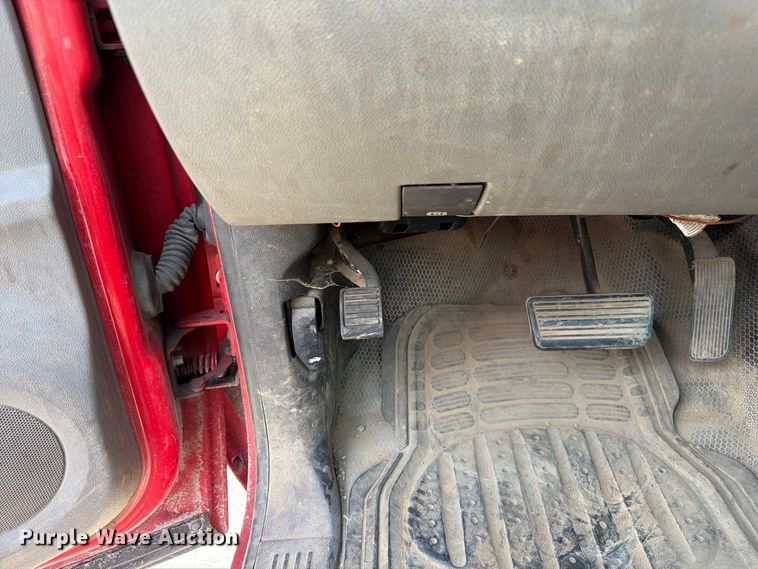 image for item DZ4828 2007 Chevrolet Silverado 2500HD utility bed pickup truck