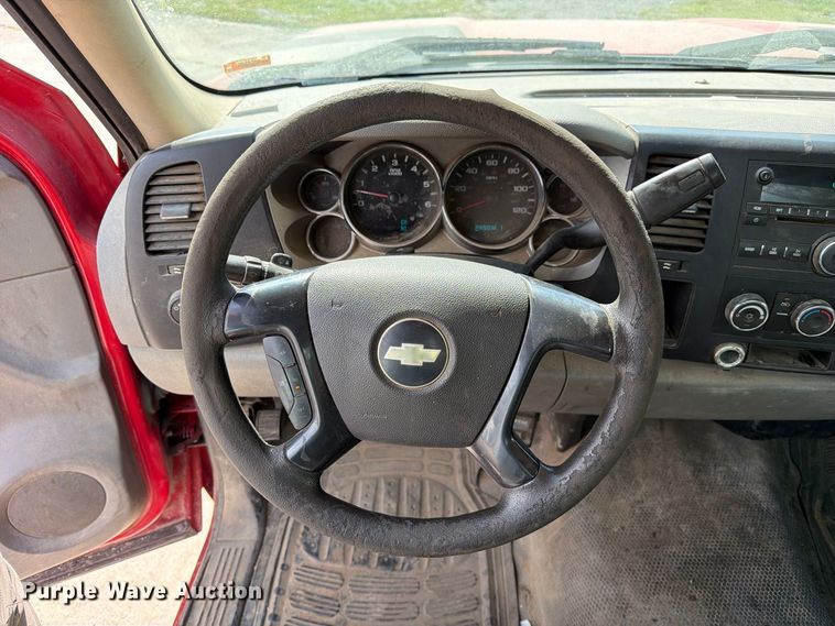 image for item DZ4828 2007 Chevrolet Silverado 2500HD utility bed pickup truck