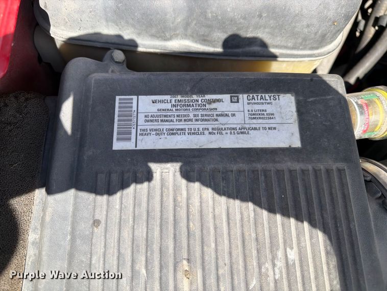 image for item DZ4828 2007 Chevrolet Silverado 2500HD utility bed pickup truck