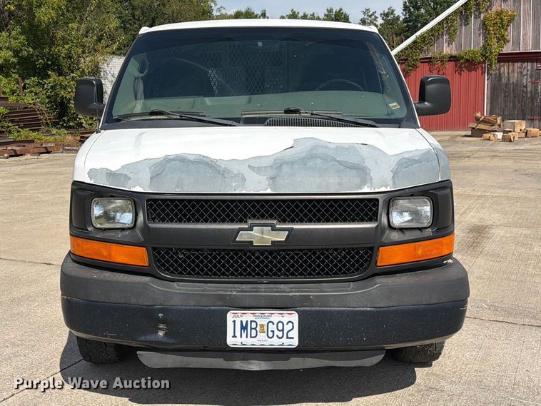 image for item DZ4829 2011 Chevrolet Express 2500 van