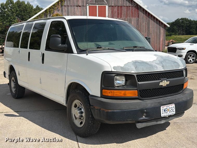 image for item DZ4829 2011 Chevrolet Express 2500 van