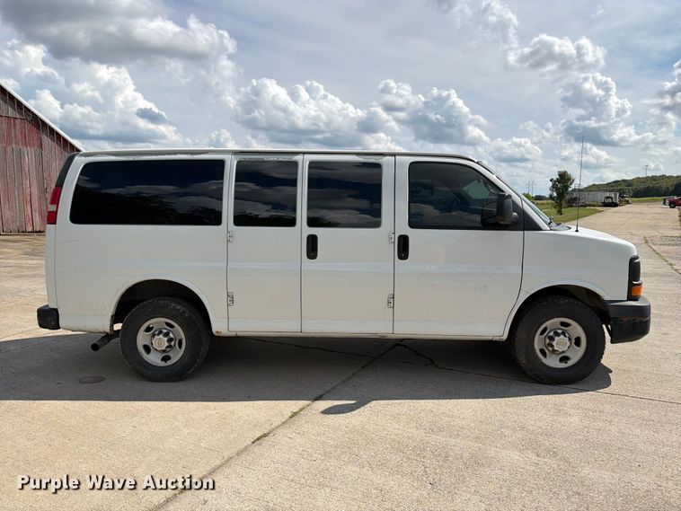image for item DZ4829 2011 Chevrolet Express 2500 van