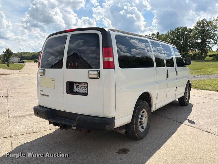 image for item DZ4829 2011 Chevrolet Express 2500 van