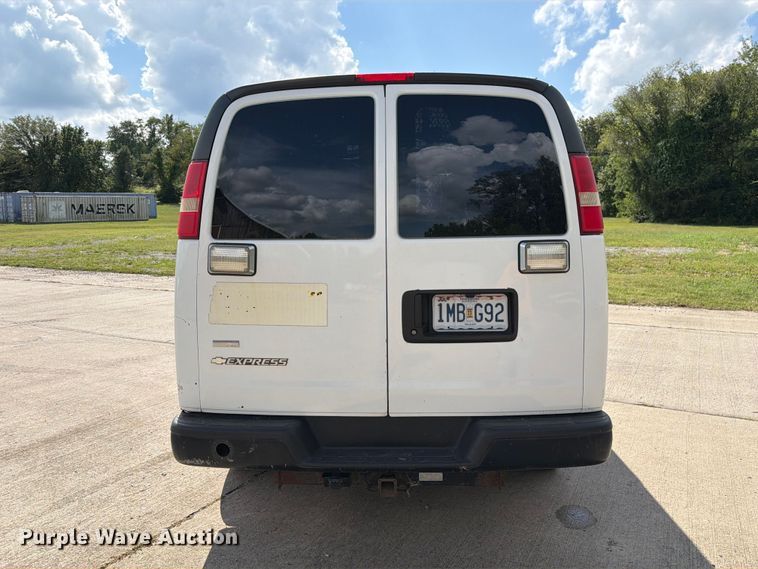 image for item DZ4829 2011 Chevrolet Express 2500 van