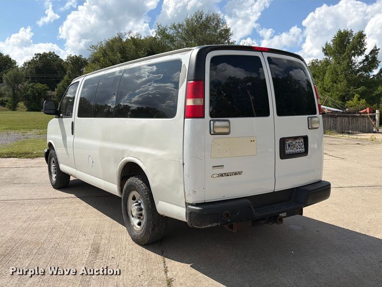 image for item DZ4829 2011 Chevrolet Express 2500 van