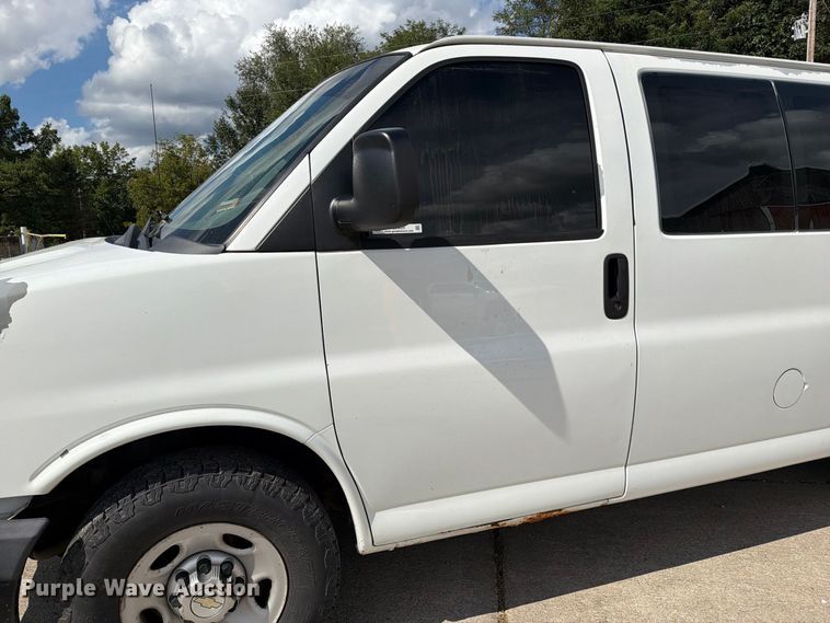 image for item DZ4829 2011 Chevrolet Express 2500 van