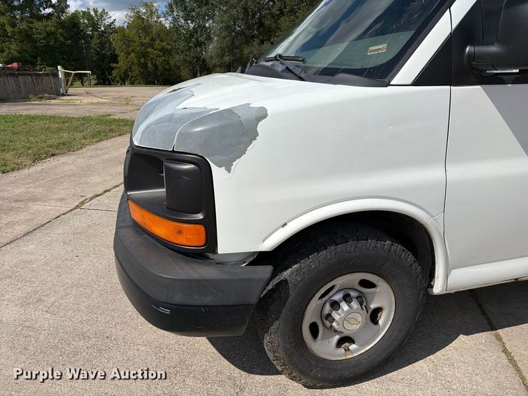 image for item DZ4829 2011 Chevrolet Express 2500 van