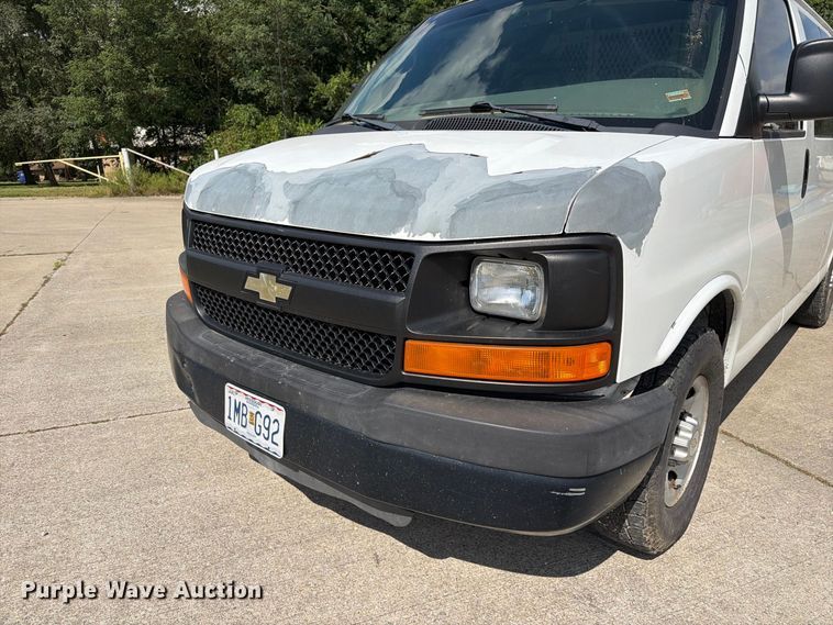 image for item DZ4829 2011 Chevrolet Express 2500 van