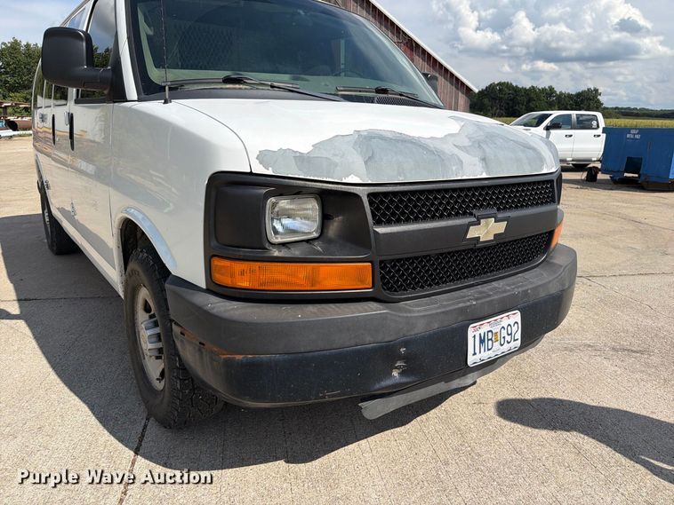 image for item DZ4829 2011 Chevrolet Express 2500 van