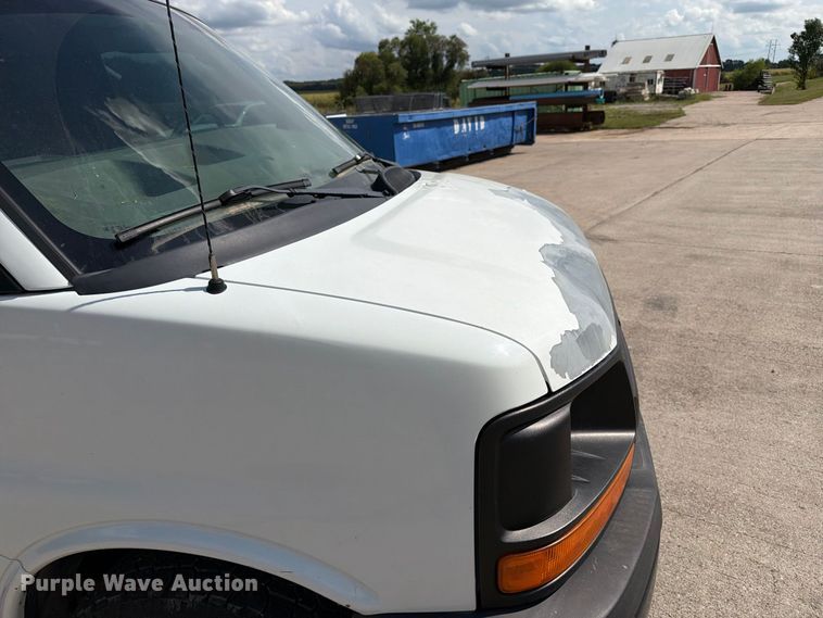 image for item DZ4829 2011 Chevrolet Express 2500 van