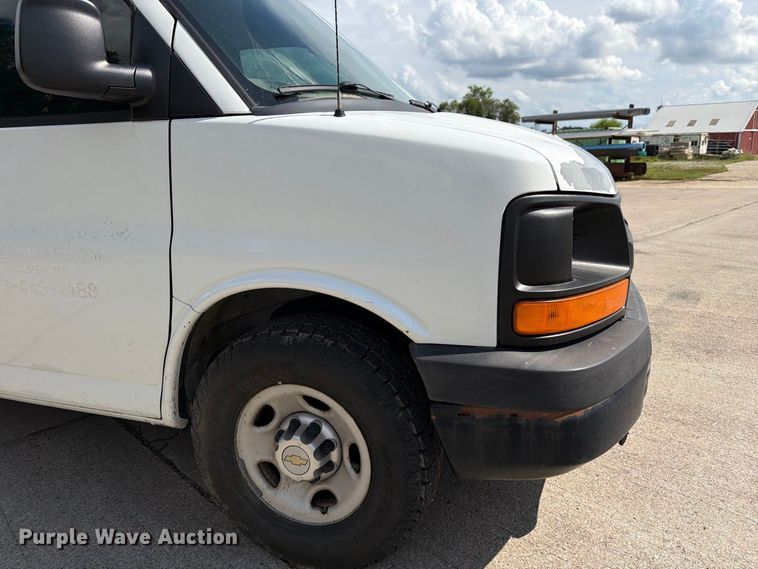 image for item DZ4829 2011 Chevrolet Express 2500 van